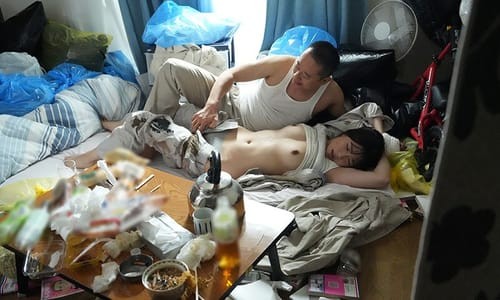 Chuyện tình 7 ngày của nữ tội phạm vượt ngục và ông lao công nghèo khổ